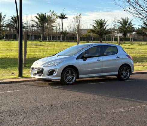 PEUGEOT 308 1.6 GRIFFE THP 16V GASOLINA 4P AUTOMÁTICO PEUGEOT 308 1.6 GRIFFE THP 16V GASOLINA 4P AUTOMÁTICO